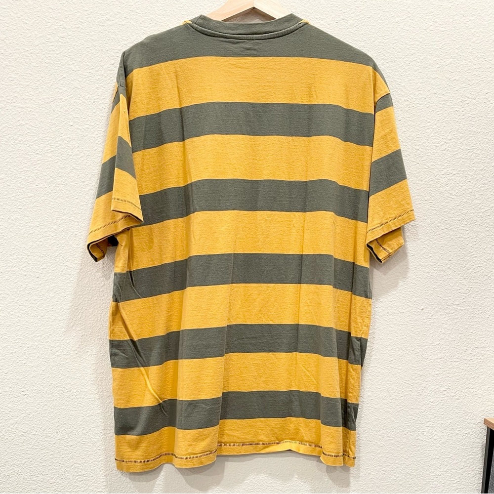 Pre-loved! Men’s LEVI’S Green Yellow Stripes Vintage Tee! - Picture 4 of 4